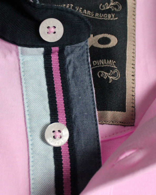 Détail du col du polo Griff Otago rose pour homme