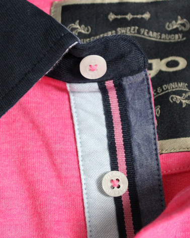 Détail du col du polo Griff Otago fushia pour homme