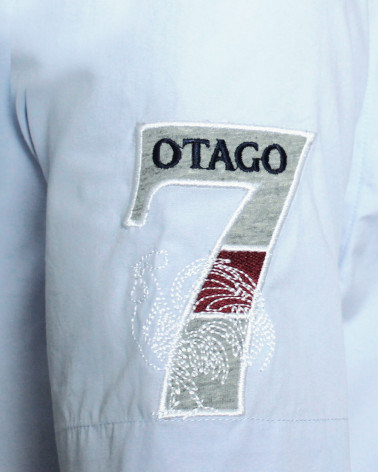 Ensemble brodé sur la manche droite de la chemise French Otago bleu ciel pour homme