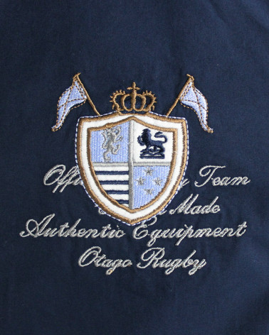 Broderie côté coeur de la chemise Victor Otago bleu marine pour homme