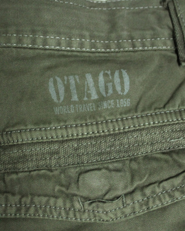 Marquage sur la poche droite arrière du bermuda Safa Otago kaki pour homme