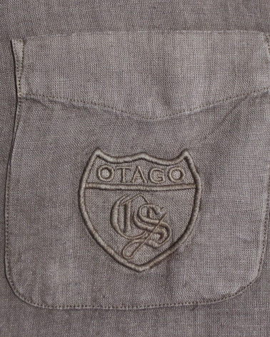 Broderie côté coeur de la chemise lin 2011 Otago taupe pour homme