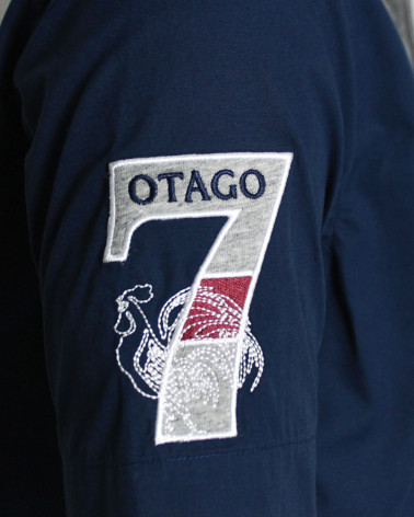 Ensemble brodé sur la manche droite de la chemise French Otago bleu marine pour homme