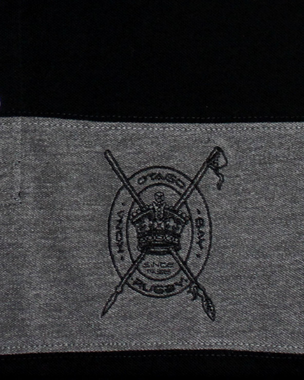 Broderie coté coeur du polo Marty Otago gris/noir pour homme