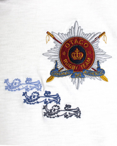 Broderie côté coeur du polo Old leone Otago écru pour homme
