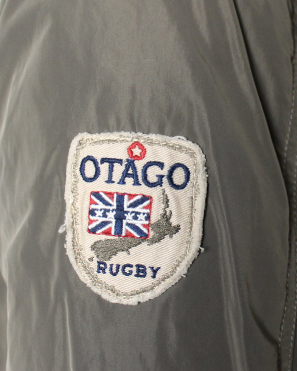 Ecusson cousu sur la manche gauche du blouson Western Otago Kaki pour homme
