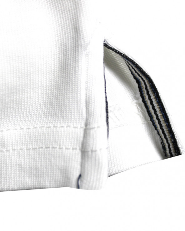 Patte avec liseré aux ouvertures latérales du polo Tikland Otago écru pour homme