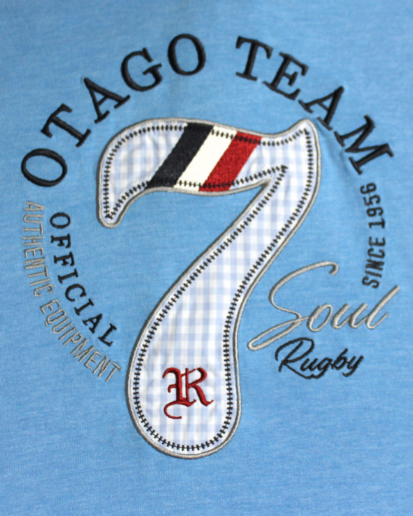 Ensemble brodé au dos du polo Serioustag Otago bleu ciel chiné pour homme