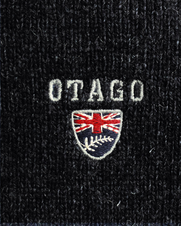 Broderie côté coeur du pull Buenos aires col zip Otago noir pour homme