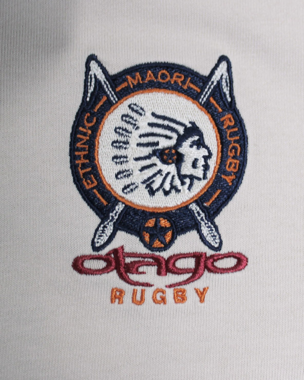Broderie côté cœur du polo Yaka pour homme