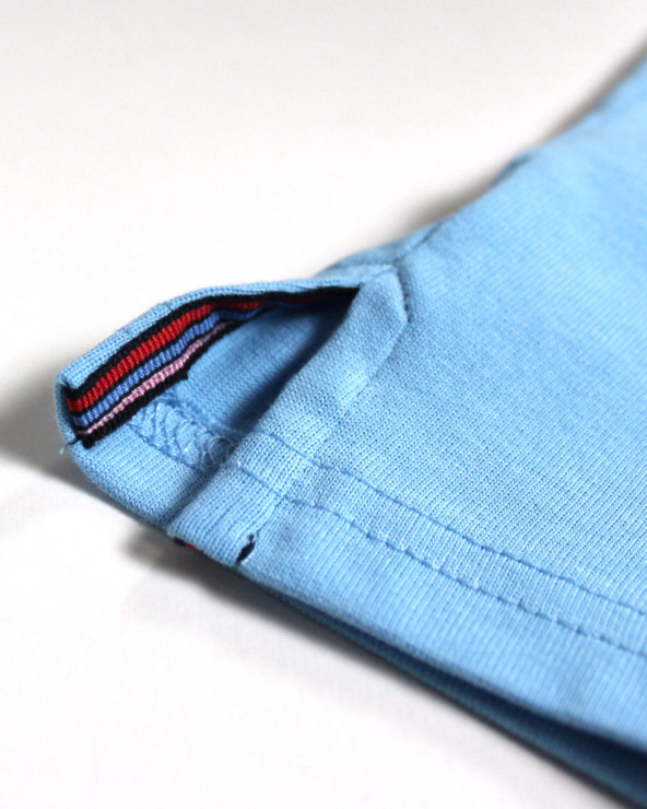 Patte avec liséret aux ouvertures latérales du polo Torture7 Otago pour homme