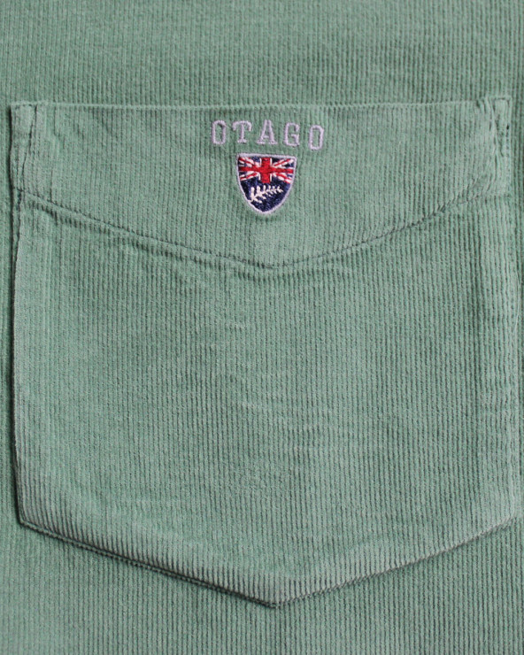 Broderie sur la poche côté coeur de la chemise Velours Otago fern pour homme