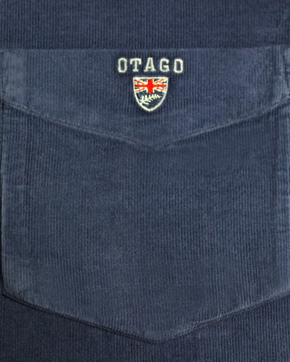 Broderie sur la poche côté coeur de la chemise Velours Otago navy blue pour homme