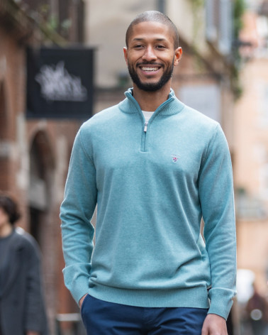 Pull col zip homme CARBUN Otago vert clair porté