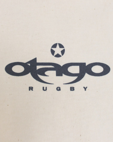 logo sérigraphié sur le devant du Tee shirt Tikland Otago rugby raw natural pour homme