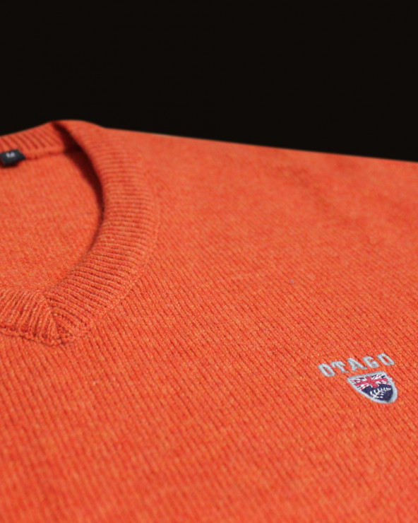 détail du Pull Buenos Aires col V Otago orange pour homme