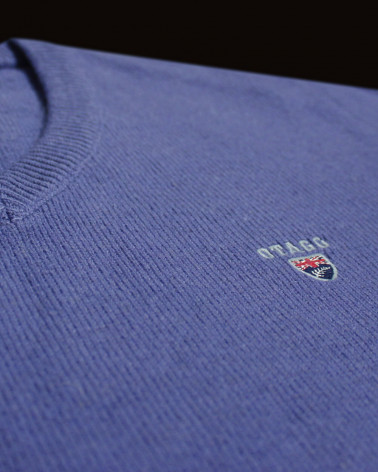 détail du Pull Buenos Aires col V Otago rugby parme pour homme
