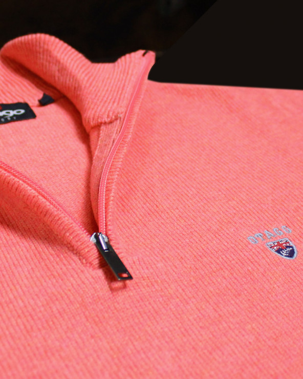 détail du Pull Buenos Aires col zip Otago rose pour homme