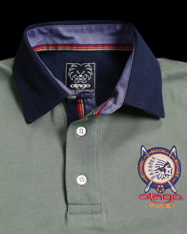 col et broderie du Polo homme manches longues Yaka Otago rugby kaki