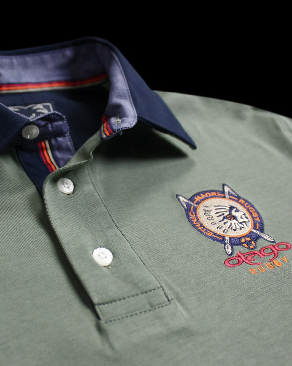 détail du col Polo homme manches longues Yaka Otago rugby kaki