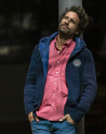 le modèle porte un Gilet zippé à capuche pour homme STEEVE Otago rugby