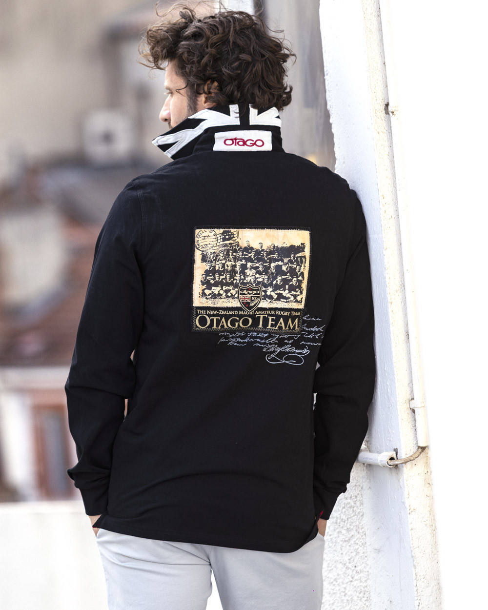 modèle du Polo Marco-Team manches longues Otago rugby noir pour homme
