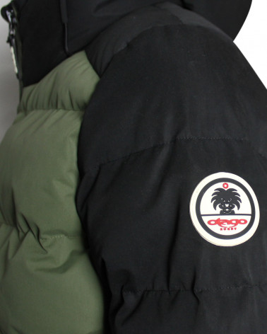 écusson cousu sur la manches gauche de la doudoune Lookly Otago kaki et noire pour homme