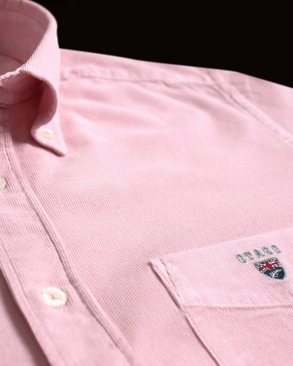 détail de la Chemise homme manches longues Velours Otago rugby old pink