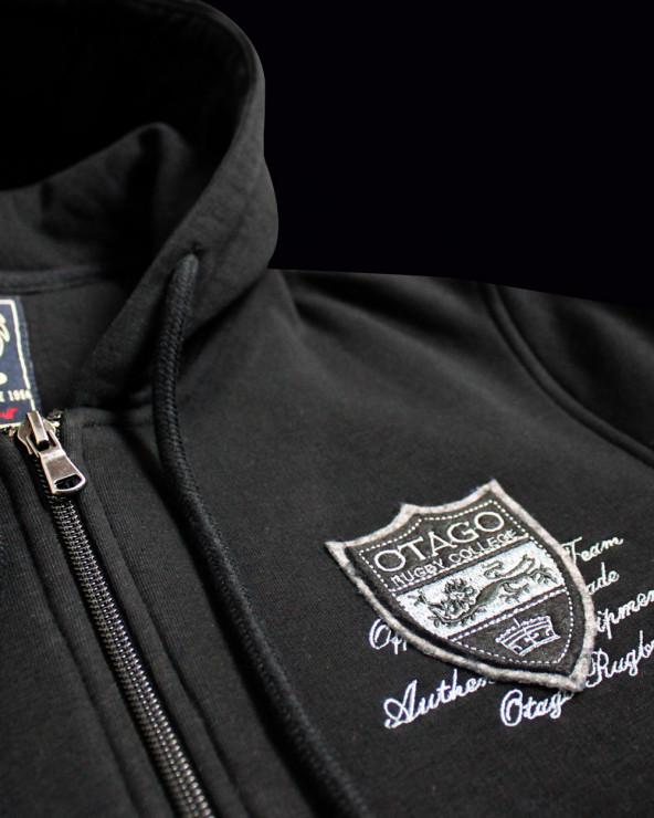 détail col de la Veste zippée à capuche noire pour homme TATOO Otago