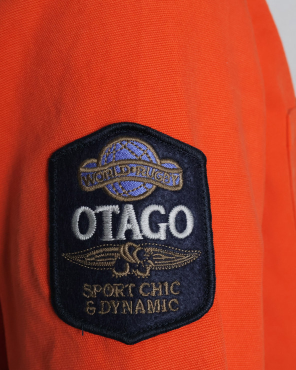 écusson sur la manche droite de la Veste Toile Boutonnée Otago Rugby orange pour Homme
