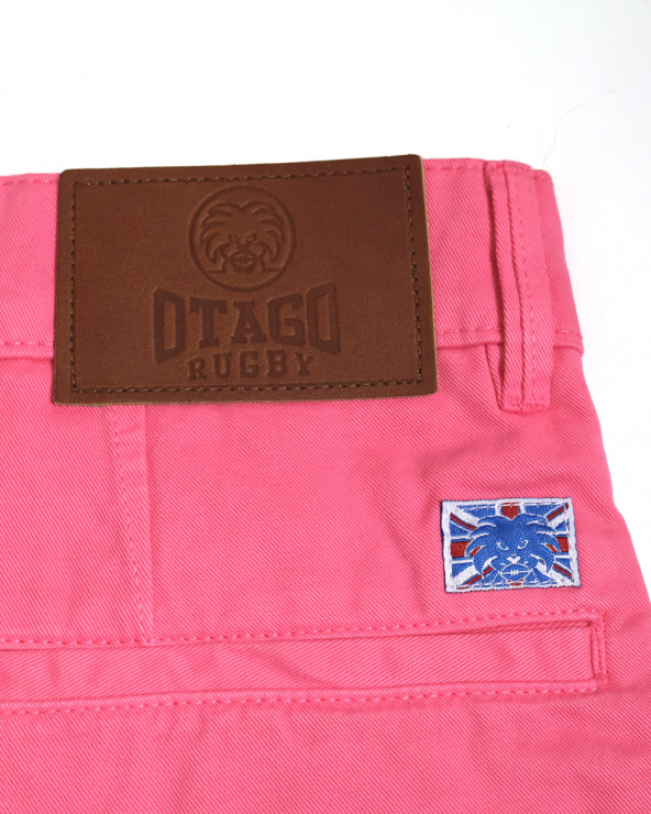 écusson dos du Bermuda Rillus Otago rugby framboise JJ pour homme