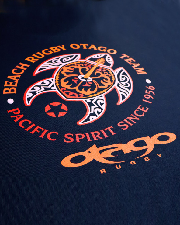 détail du dos du Tee-shirt Pacitort Otago rugby bleu marine col rond pour homme