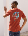 le mannequin porte un Tee-shirt Patreq Otago rugby burnt brick pour homme