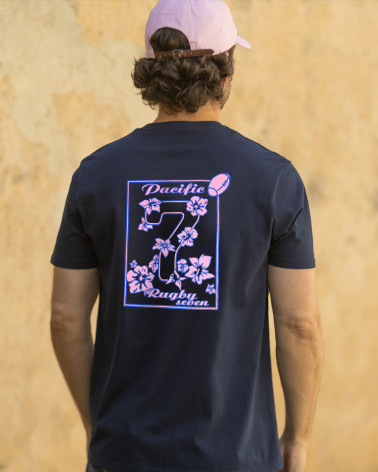 le mannequin porte un Tee-shirt Biarritz Otago rugby bleu marine col rond pour homme