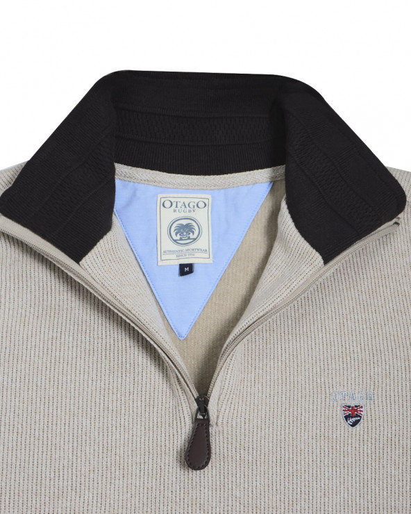 détail du col zippé ouvert du Sweat écru pour homme 24SW7 Otago rugby