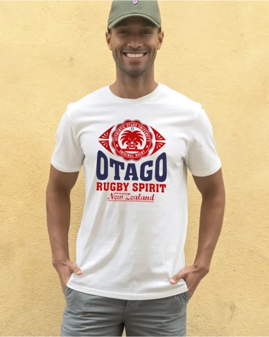 modèle du Tee-shirt Everlandy ivoire Otago rugby coton Bio pour homme