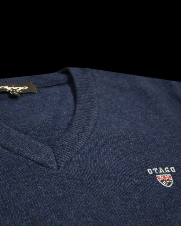 détail du col V du Pull homme Buenos Aires Otago bleu marine