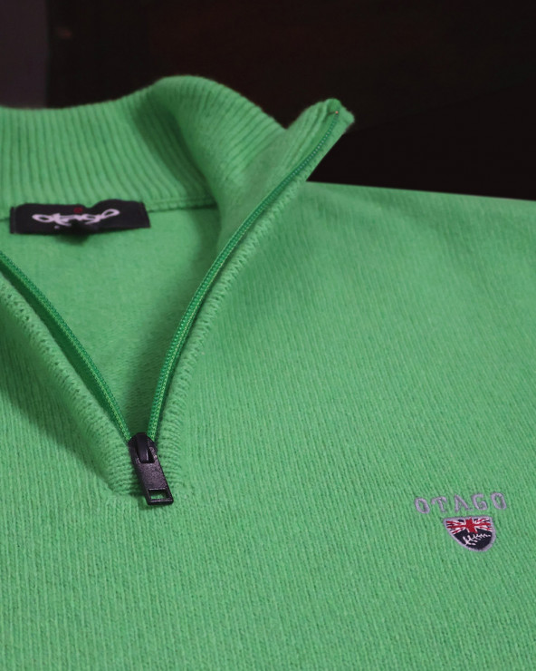 détail broderie du Pull col zippé vert pomme pour homme Buenos Aires Otago