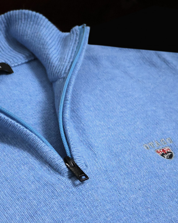 détail du col du Pull bleu ciel col zippé Buenos Aires Otago pour homme