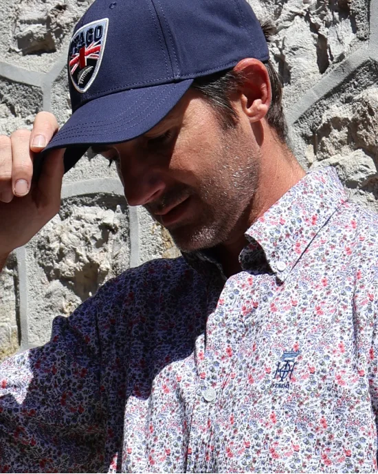 le modèle porte une Chemise manches longues à motifs pour homme 293 Otago