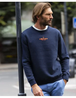 le modèle porte un Sweat col rond PACITORT Otago rugby bleu marine chiné pour homme de face