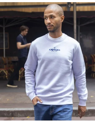 le modèle porte un Sweat col rond Mantaflo Otago rugby parme pour homme de face